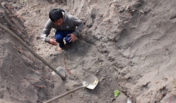 Vụ hố chôn hài cốt tập thể: Có dừng ở con số 25?